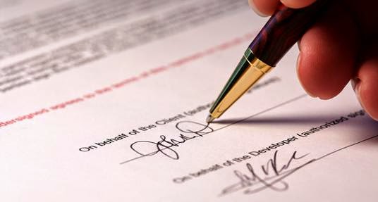 Ai có thẩm quyền ký kết hợp đồng trong công ty?
